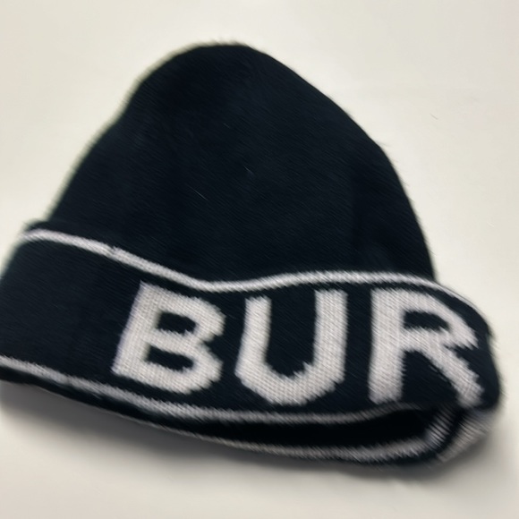 Burberry women’s hat. 100% cashmere. Worn once - Picture 4 of 6